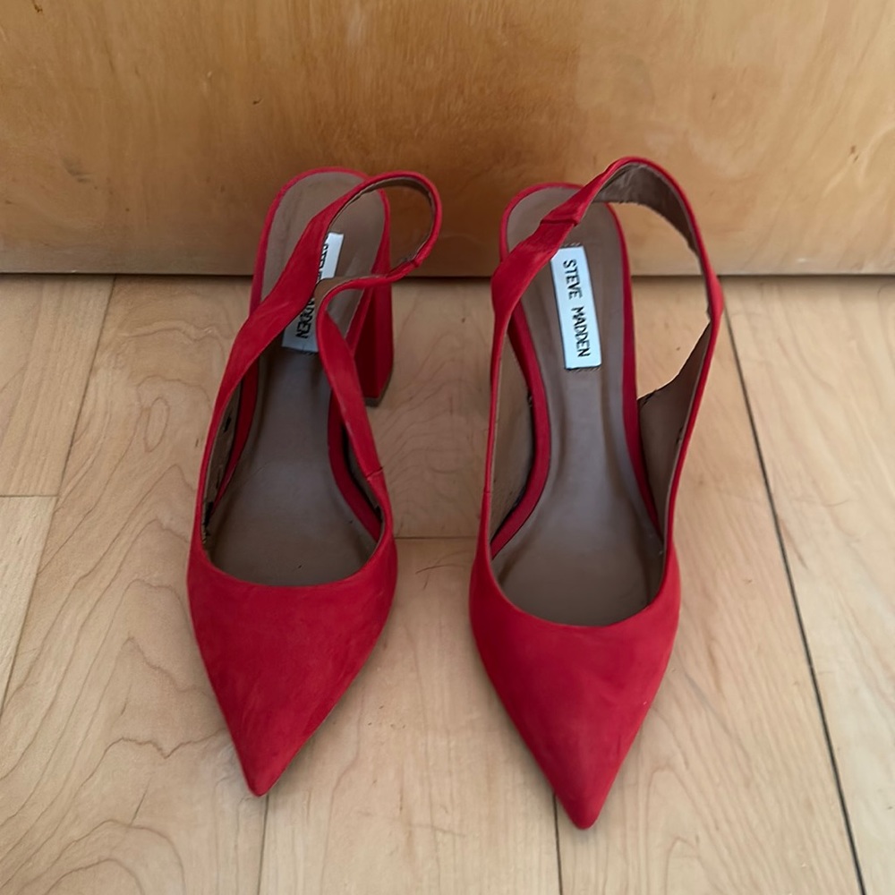 Steve Madden sling back heels in red. Size 9